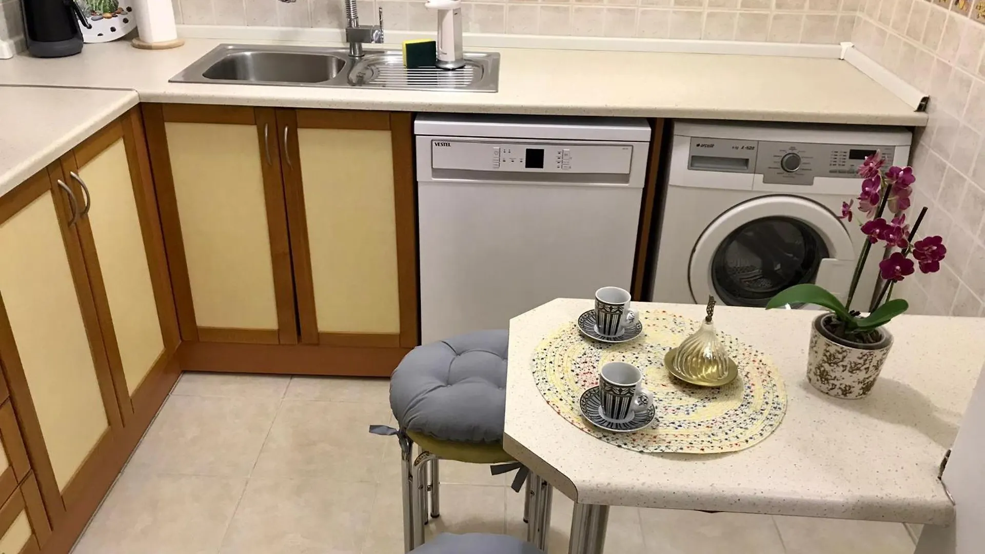 Cozy And Modern Flat Near Bosphorus At Arnavutkoey Apartment Istanbul
